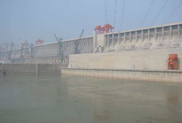 சீன அணைக்கட்டுள் ஆபத்தான அளவில் நீர்த்தேக்கம்