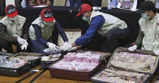 $1 மில்லியன் இலஞ்சம் பெற்ற இந்தோனேசிய அமைச்சர்