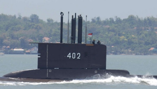 இந்தோனேசியாவின் நீர்மூழ்கி 53 பேருடன் தொலைவு